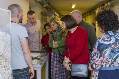 Wizyta w Archiwum IPN nauczycieli i opiekunów laureatów konkursu „Niezwyciężeni”. Fot. Katarzyna Adamów (IPN)