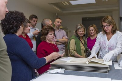 Wizyta w Archiwum IPN nauczycieli i opiekunów laureatów konkursu „Niezwyciężeni”. Fot. Katarzyna Adamów (IPN)