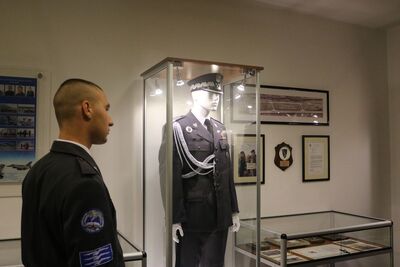 Mundur gen. Andrzeja Błasika w Sali Tradycji 31 bazy lotnictwa taktycznego, Poznań-Krzesiny – 14 listopada 2018