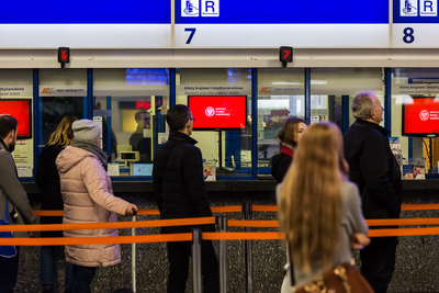 Kampania IPN na dworcu PKP Warszawa Centralna przypominająca o setnej rocznicy odzyskania przez Polskę Niepodległości
