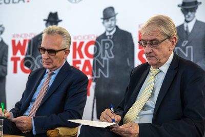 Debata historyków pt. „Sto lat z tysiąclecia. Drogi do niepodległej”, od lewej: prof. Andrzej Chwalba, prof. Wojciech Roszkowski. Fot. Sławek Kasper (IPN)