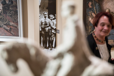 Uczestnicy spotkania obejrzeli wystawę „Znaki wolności. O trwaniu polskiej tożsamości narodowej". Fot. Sławek Kasper (IPN)