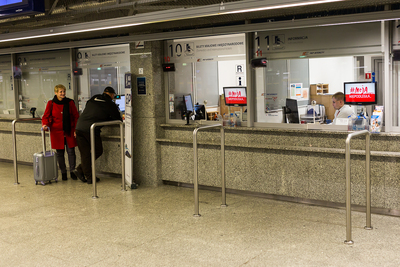 Kampania IPN na dworcu PKP Warszawa Wschodnia przypominająca o setnej rocznicy odzyskania przez Polskę Niepodległości