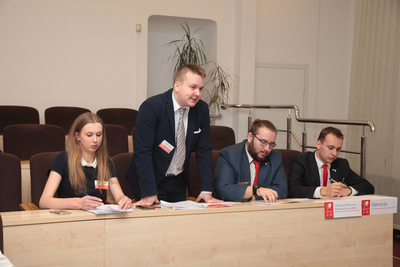 Półfinał pierwszego turnieju oksfordzkich debat historycznych dla studentów. Fot. Piotr Życieński (IPN)