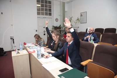 Półfinał pierwszego turnieju oksfordzkich debat historycznych dla studentów. Fot. Piotr Życieński (IPN)