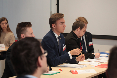 Półfinał pierwszego turnieju oksfordzkich debat historycznych dla studentów. Fot. Piotr Życieński (IPN)