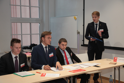 Półfinał pierwszego turnieju oksfordzkich debat historycznych dla studentów. Fot. Piotr Życieński (IPN)