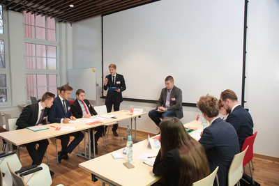 Finał pierwszego turnieju oksfordzkich debat historycznych dla studentów – 23 listopada 2018. Fot. Piotr Życieński (IPN)