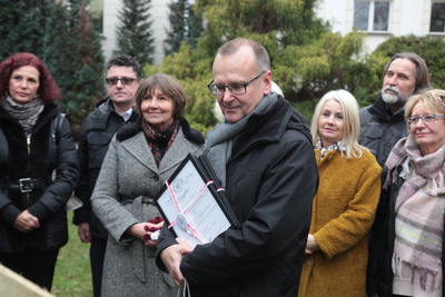 Sadzenie Dębów Niepodległości przy siedzibie Wspólnoty Polskiej – Warszawa, 26 listopada 2018. Fot. Piotr Życieński (IPN)