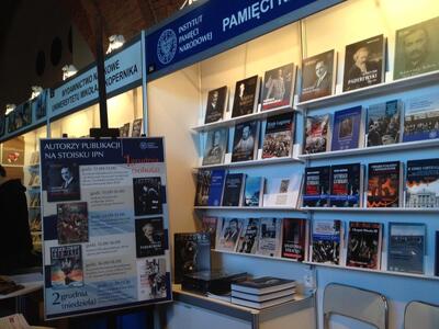 Stoisko IPN (nr 84) na XXVII Targach Książki Historycznej w Warszawie