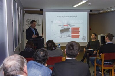 Dziennikarzy powitał dr Mariusz Żuławnik, zastępca dyrektora Archiwum IPN. Fot. Katarzyna Adamów (IPN)