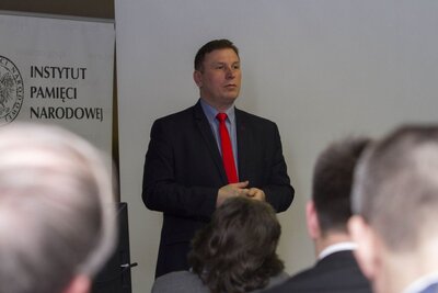 Dr Paweł Rokicki z Biura Edukacji Narodowej przedstawił działania edukacyjne, jakie prowadzi IPN. Fot. Katarzyna Adamów (IPN)