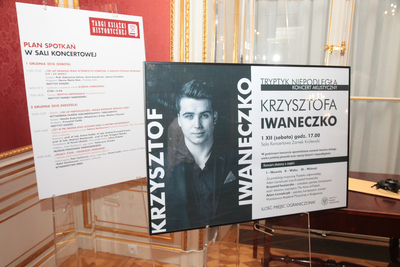 „Tryptyk Niepodległa” – koncert Krzysztofa Iwaneczki podczas XXVII Targów Książki Historycznej w Warszawie – 1 grudnia 2018. Fot. Piotr Życieński (IPN)