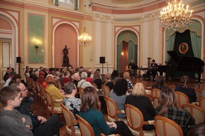 „Tryptyk Niepodległa” – koncert Krzysztofa Iwaneczki podczas XXVII Targów Książki Historycznej w Warszawie – 1 grudnia 2018. Fot. Piotr Życieński (IPN)