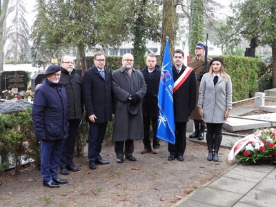 Uroczystość poświęcenia pomnika na mogile Walerego Sławka oraz złożenie kwiatów przy mogile Czterech Poetów Legionistów – 6 grudnia 2018. Fot. Mateusz Niegowski (IPN)