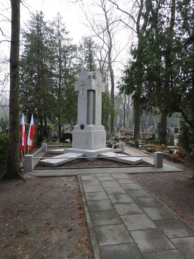 Złożenie kwiatów przy mogile Czterech Poetów Legionistów – 6 grudnia 2018. Fot. Mateusz Niegowski (IPN)