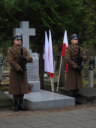 Uroczystość poświęcenia pomnika na mogile Walerego Sławka – 6 grudnia 2018. Fot. Mateusz Niegowski (IPN)