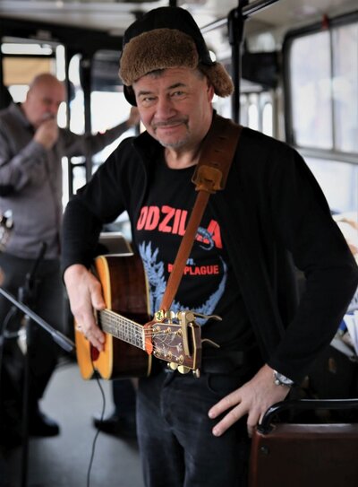 Autobus stanu wojennego na ulicach Warszawy – 13 grudnia 2018