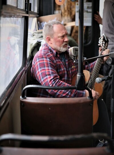 Autobus stanu wojennego na ulicach Warszawy – 13 grudnia 2018