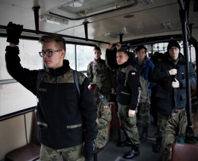 Autobus stanu wojennego na ulicach Warszawy – 13 grudnia 2018