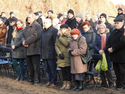 Pogrzeb szczątków ofiar niemieckich zbrodni ekshumowanych na terenie Fortu III – Pomiechówek, 15 grudnia 2018 (fot. Mateusz Niegowski)