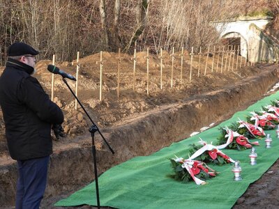 Pogrzeb szczątków ofiar niemieckich zbrodni ekshumowanych na terenie Fortu III – Pomiechówek, 15 grudnia 2018 (fot. Mateusz Niegowski)