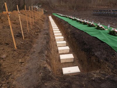 Pogrzeb szczątków ofiar niemieckich zbrodni ekshumowanych na terenie Fortu III – Pomiechówek, 15 grudnia 2018 (fot. Mateusz Niegowski)