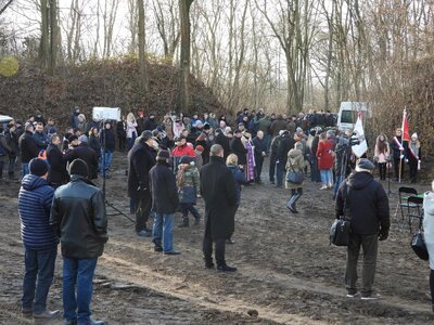 Pogrzeb szczątków ofiar niemieckich zbrodni ekshumowanych na terenie Fortu III – Pomiechówek, 15 grudnia 2018 (fot. Mateusz Niegowski)