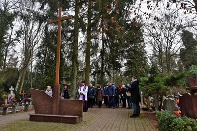 Spotkanie dla upamiętnienia trzynastu ofiar Grudnia ’70 oraz legendarnych działaczy opozycji – Edmunda Bałuki i Mariana Jurczyka spoczywających na Cmentarzu Centralnym w Szczecinie.