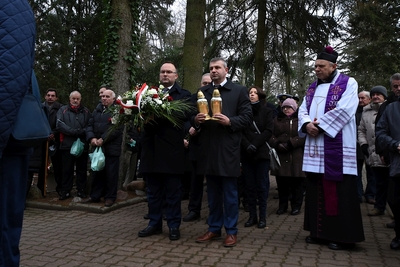 Spotkanie dla upamiętnienia trzynastu ofiar Grudnia ’70 oraz legendarnych działaczy opozycji – Edmunda Bałuki i Mariana Jurczyka spoczywających na Cmentarzu Centralnym w Szczecinie.