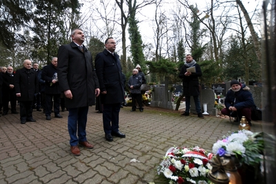 Spotkanie dla upamiętnienia trzynastu ofiar Grudnia ’70 oraz legendarnych działaczy opozycji – Edmunda Bałuki i Mariana Jurczyka spoczywających na Cmentarzu Centralnym w Szczecinie.