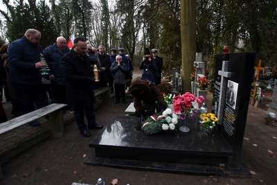 Spotkanie dla upamiętnienia trzynastu ofiar Grudnia ’70 oraz legendarnych działaczy opozycji – Edmunda Bałuki i Mariana Jurczyka spoczywających na Cmentarzu Centralnym w Szczecinie.