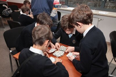 Betlejemskie Światło Pokoju w Instytucie Pamięci Narodowej. Fot. Piotr Życieński (IPN)