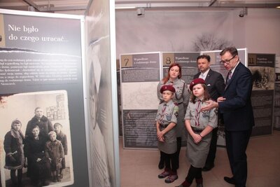 Betlejemskie Światło Pokoju w Instytucie Pamięci Narodowej. Fot. Piotr Życieński (IPN)