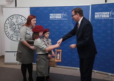 Betlejemskie Światło Pokoju w Instytucie Pamięci Narodowej. Fot. Piotr Życieński (IPN)