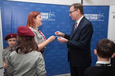 Betlejemskie Światło Pokoju w Instytucie Pamięci Narodowej. Fot. Piotr Życieński (IPN)