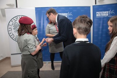 Betlejemskie Światło Pokoju w Instytucie Pamięci Narodowej. Fot. Piotr Życieński (IPN)