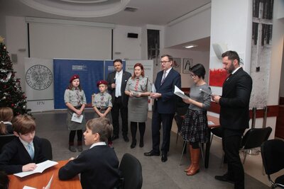 Betlejemskie Światło Pokoju w Instytucie Pamięci Narodowej. Fot. Piotr Życieński (IPN)