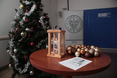 Betlejemskie Światło Pokoju w Instytucie Pamięci Narodowej. Fot. Piotr Życieński (IPN)