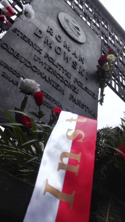 Grób Romana Dmowskiego na Cmentarzu Bródnowskim w Warszawie. Fot. Adam S. Lewandowski (IPN)