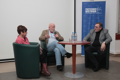 Pokaz filmu Krystyny Mokrosińskiej „Podsłuchane życie” – Warszawa, 10 stycznia 2019. Na zdj. od lewej: Krystyna Mokrosińska, Mirosław Chojecki i Jędrzej Lipski. Fot. Piotr Życieński (IPN)