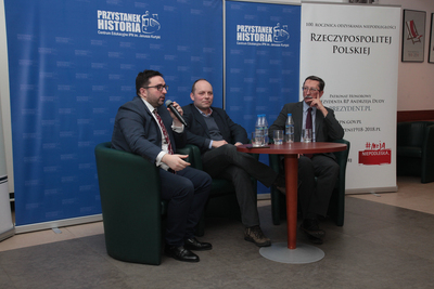 Dyskusja z cyklu „Kościół – Naród – Państwo, czyli niezwykły wiek XX w dziejach Polski”. Na zdj. od lewej: Rafał Łatka, Paweł Skibiński i Jan Żaryn. Fot. Piotr Życieński (IPN)