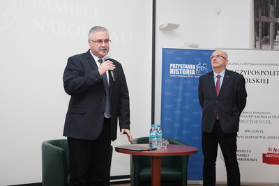 Spotkanie z cyklu „Na północ od Warszawy. Warmia i Mazury w XX w.” – Warszawa, 18 stycznia 2019. Od prawej: prof. Norbert Kasparek i dr Waldemar Brenda. Fot. Piotr Życieński (IPN)