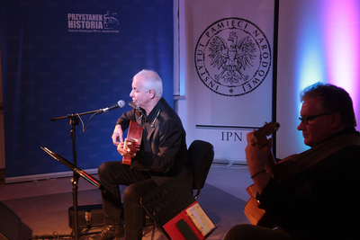 „Z wiatrem” – koncert Sławomira Zygmunta z okazji 98. rocznicy urodzin Krzysztofa Kamila Baczyńskiego – Warszawa, 22 stycznia 2019. Fot. Piotr Życieński (IPN)