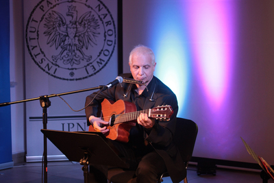 „Z wiatrem” – koncert Sławomira Zygmunta z okazji 98. rocznicy urodzin Krzysztofa Kamila Baczyńskiego – Warszawa, 22 stycznia 2019. Fot. Piotr Życieński (IPN)