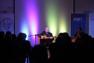 „Z wiatrem” – koncert Sławomira Zygmunta z okazji 98. rocznicy urodzin Krzysztofa Kamila Baczyńskiego – Warszawa, 22 stycznia 2019. Fot. Piotr Życieński (IPN)