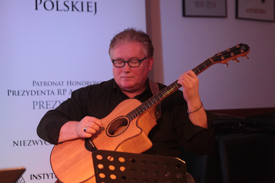 „Z wiatrem” – koncert Sławomira Zygmunta z okazji 98. rocznicy urodzin Krzysztofa Kamila Baczyńskiego – Warszawa, 22 stycznia 2019. Fot. Piotr Życieński (IPN)