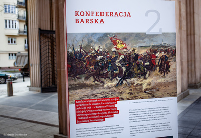 Wystawa „Polski gen wolności. 150 lat walk o niepodległość” na dziedzińcu MEN – 23 stycznia – 30 kwietnia 2019. Fot. Marcin Jurkiewicz (IPN)
