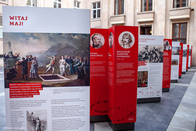 Wystawa „Polski gen wolności. 150 lat walk o niepodległość” na dziedzińcu MEN – 23 stycznia – 30 kwietnia 2019. Fot. Marcin Jurkiewicz (IPN)