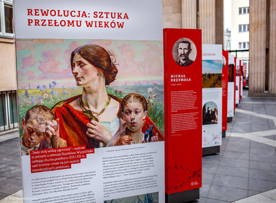Wystawa „Polski gen wolności. 150 lat walk o niepodległość” na dziedzińcu MEN – 23 stycznia – 30 kwietnia 2019. Fot. Marcin Jurkiewicz (IPN)